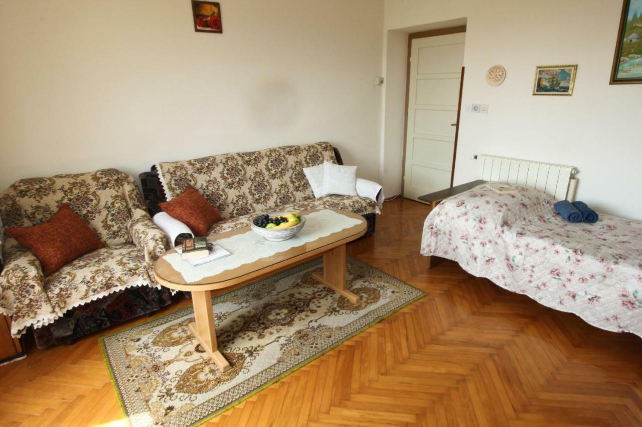 Apartment Persich Pula Exterior photo