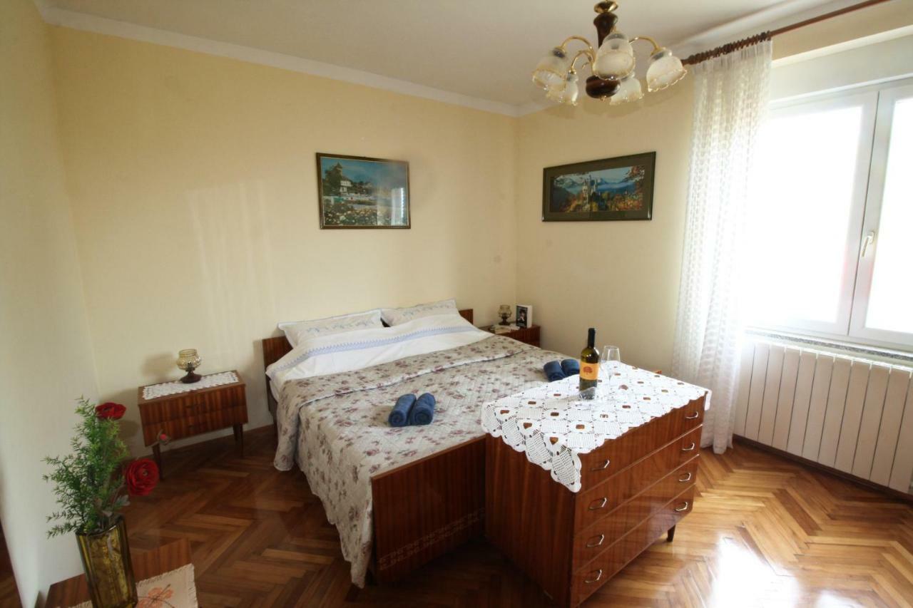Apartment Persich Pula Exterior photo